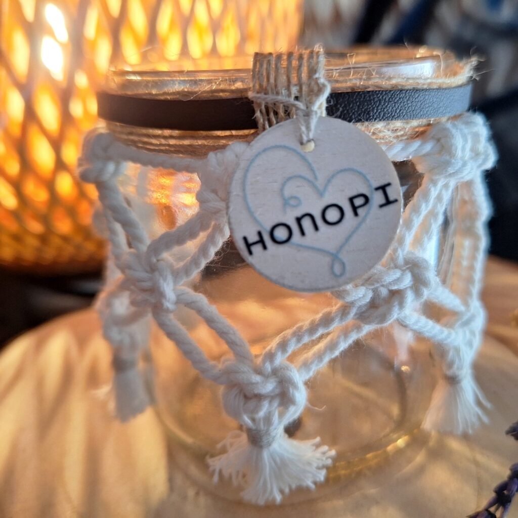Tarro decorativo de cristal con red de macramé