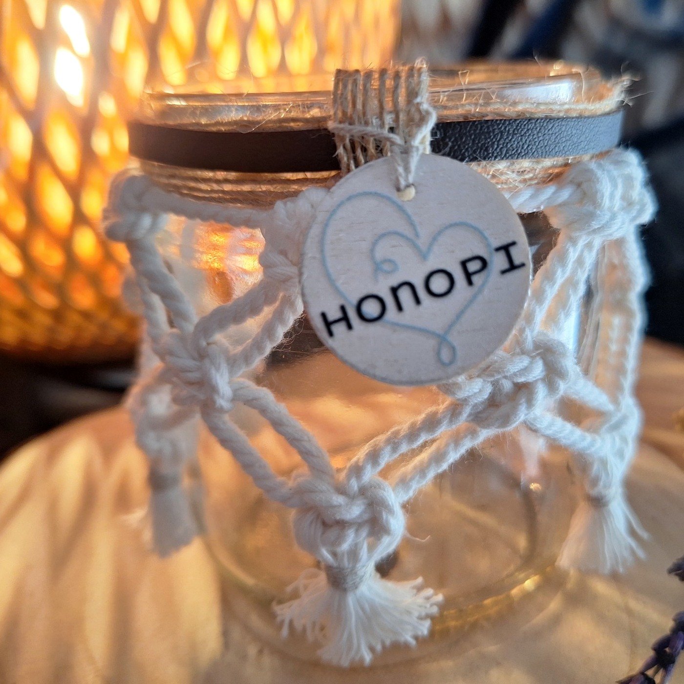 Tarro decorativo de cristal con red de macramé