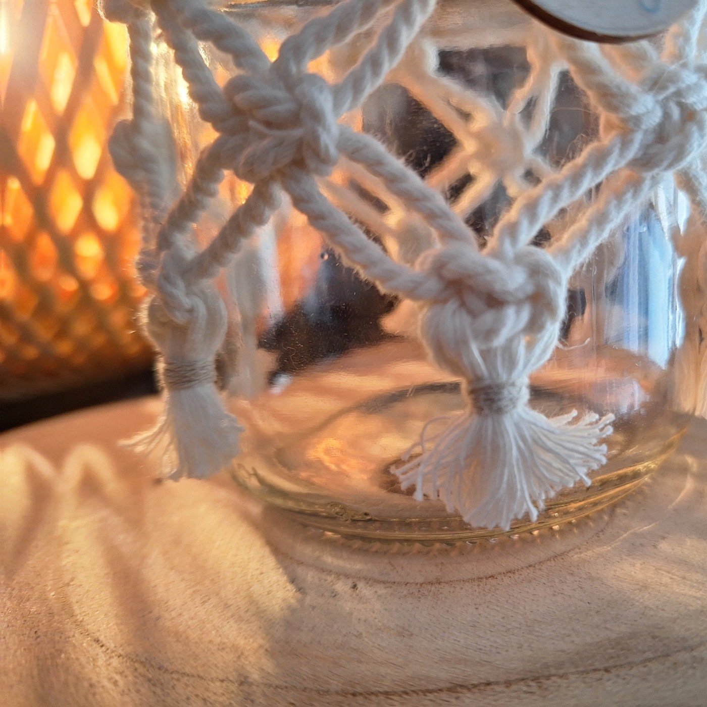 Tarro decorativo de cristal con red de macramé - Imagen 5