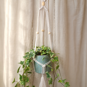 Colgador de plantas con cuentas de madera